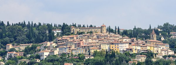 Comment organiser un séjour en Provence avec des cours de cuisine provençale et des balades en calèche?